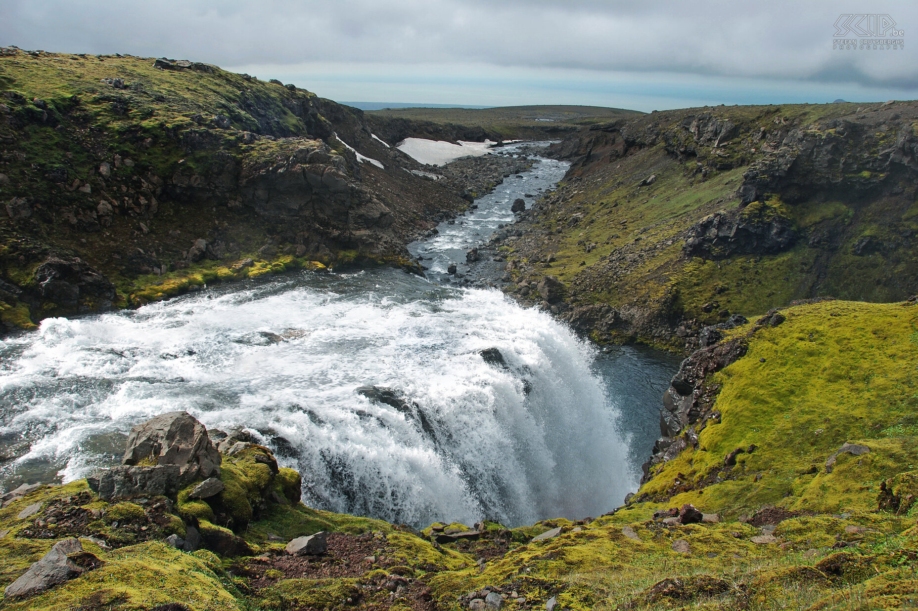 To Skógar The sixth day of our trek takes us along a series of cascades in the little town of Skógar near the sea. Stefan Cruysberghs